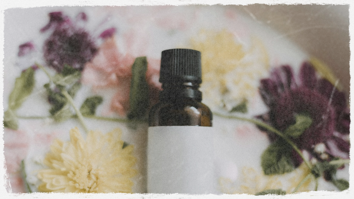 You are currently viewing Aromatherapy 101: Unlocking the Power of Essential Oils for Mind & Body